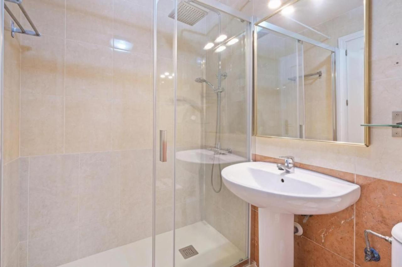 Apartamento En Calle Cuarteles De Dos Habitaciones Малага Экстерьер фото