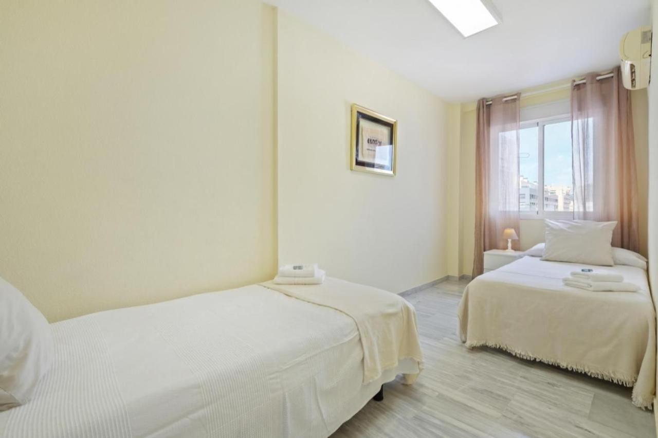 Apartamento En Calle Cuarteles De Dos Habitaciones Малага Экстерьер фото