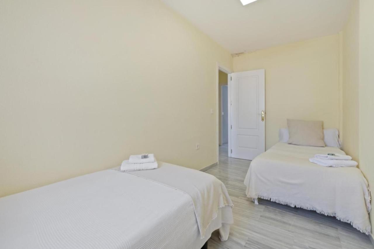 Apartamento En Calle Cuarteles De Dos Habitaciones Малага Экстерьер фото