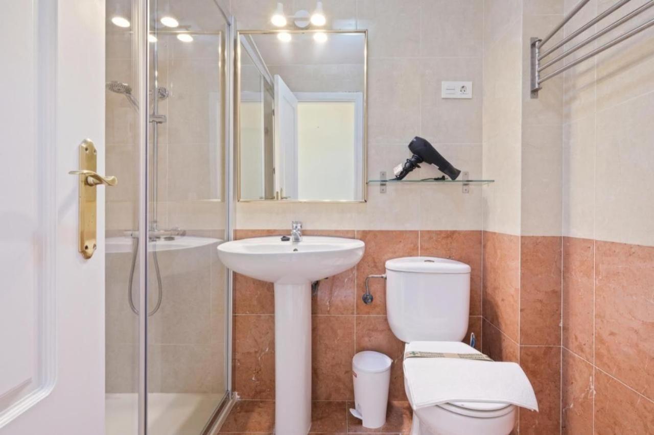 Apartamento En Calle Cuarteles De Dos Habitaciones Малага Экстерьер фото